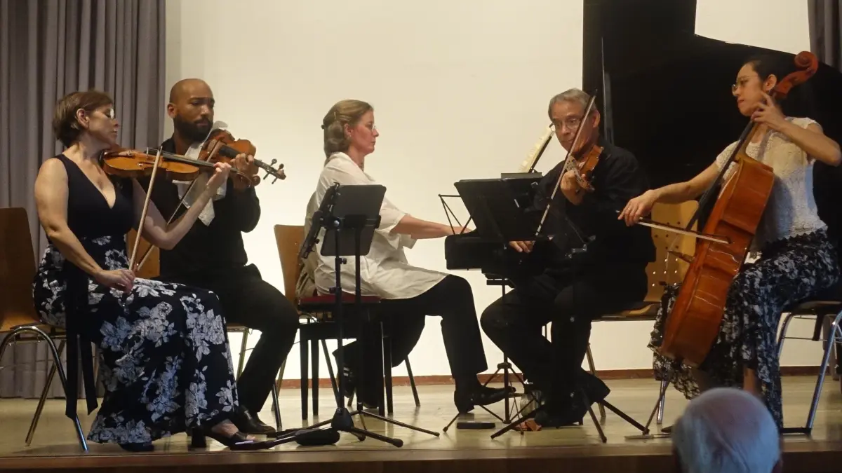 Als hitzeresistent erwiesen sich die leidenschaftlichen Musiker vom Ensemble Art Classics Basel.
