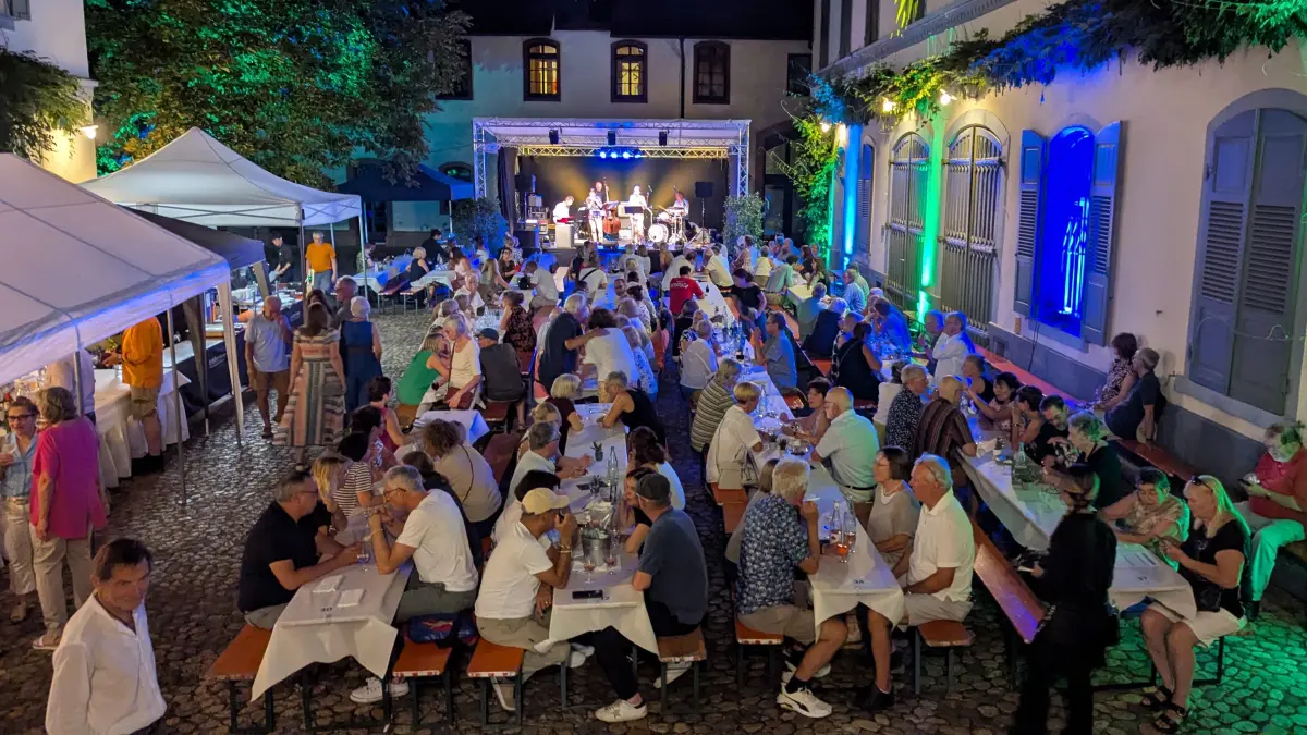 Beste Stimmung im Museumshof in Müllheim bei der Museumsnacht