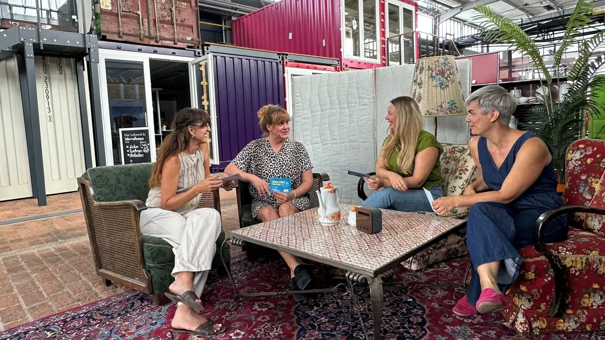 Adela Hadzihasanovic(von links) von der Wifög und die regionale Wirtschaftsförderin Henriette Stanley tüfteln mit Jana Kiesel und Ursula Schulz vom Gründergarten Schwarzwald-Baar-Heuberg und dem Team Schulz Ideen für das Nachfolge Festival in Villingen-Schwenningen aus.