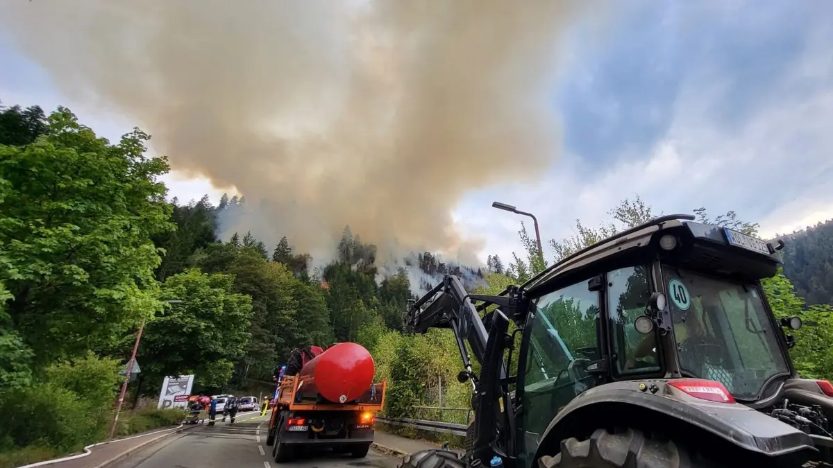 Großeinsatz bei Waldbrand bei Schramberg
