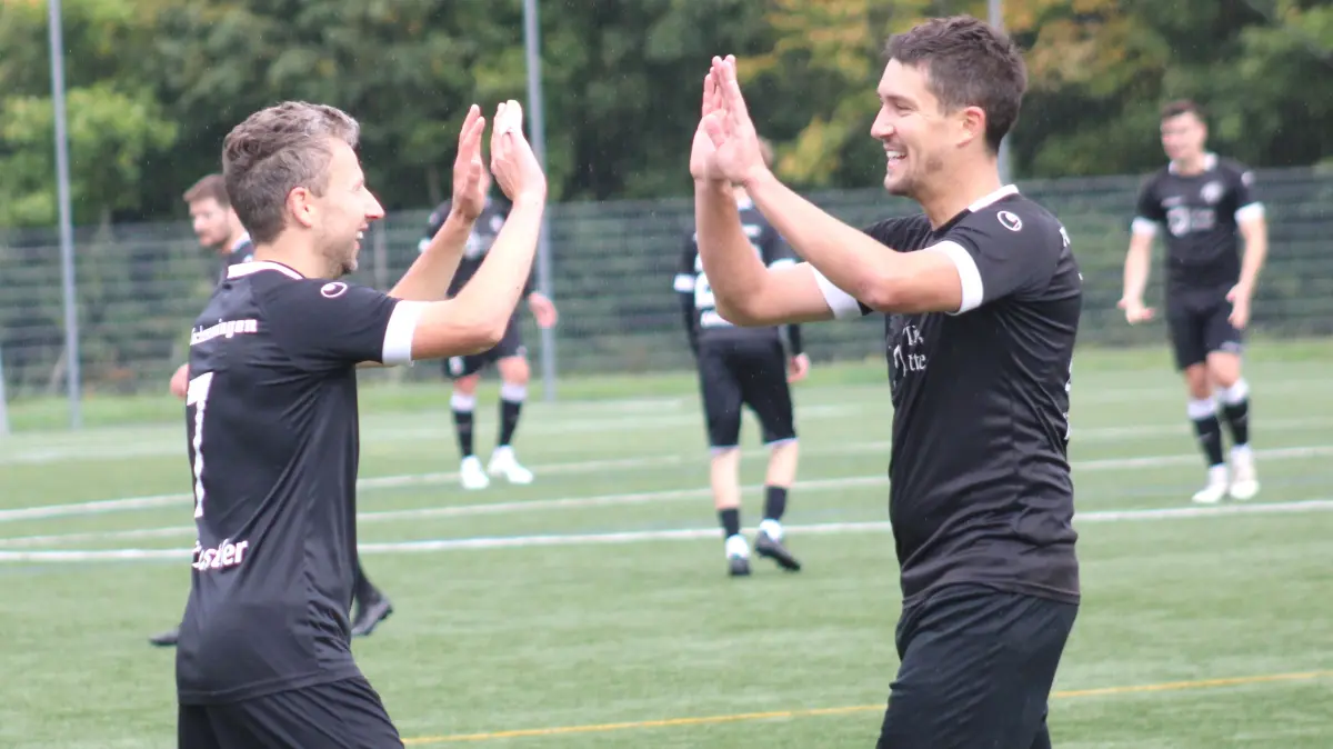 Raphael Künstler (links) und Julian Künstler könnten mit dem FC Hochemmingen in der A1 durchaus für eine positive Überraschung sorgen.