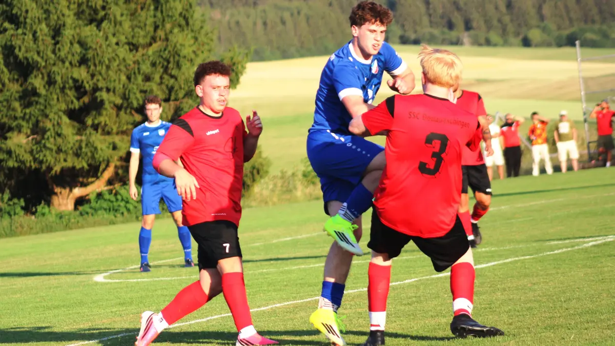 Dylan Amandonico (links) und Max Felix (Nummer 3) gehen mit dem Aufsteiger SSC Donaueschingen als Geheimtipp in der A2 ins Rennen.