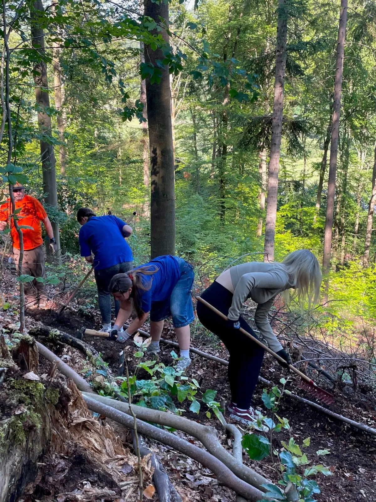Horbs internationale Gäste halfen beim Bau des Biketrails.