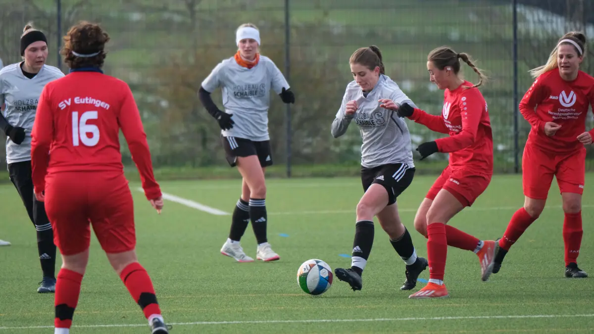 Bei der SGM Neubulach/Schönbronn (in Grau) wird das Halbfinale ausgetragen. Das Finale steigt in Hochdorf.