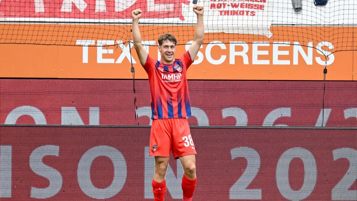 Fußball, Testspiele: 1. FC Heidenheim - FC Bayern München: 18.08.2026, Baden-Württemberg, Heidenheim: Fußball, Testspiele: 1. FC Heidenheim - FC Bayern München. Yannik Wagner (1. FC Heidenheim 1846) jubelt nach seinem Tor zum 1:0. Foto: Harry Langer/dpa - WICHTIGER HINWEIS: Gemäß den Vorgaben der Bundesliga bzw. des DFB Deutscher Fußball-Bund ist es untersagt, in dem Stadion und/oder vom Spiel angefertigte Fotoaufnahmen in Form von Sequenzbildern und/oder videoähnlichen Fotostrecken zu verwerten bzw. verwerten zu lassen. +++ dpa-Bildfunk +++