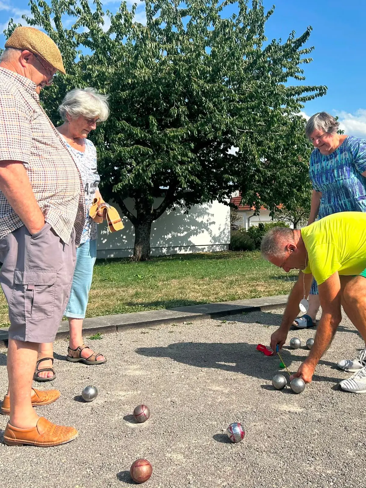 Eine ruhige Kugel schieben? Ja, stimmt sehr wohl für den typisch französischen Sport. Aber in Bechtoldsweiler ist die Boule-Bahn gleichzeitig auch ein liebgewonnener Treffpunkt.