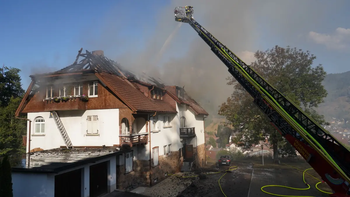Nach dem Brand der Sonnenvilla werden Spenden gesammelt.