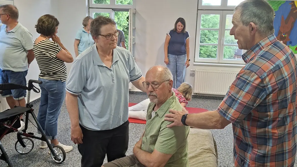 Andreas Erdel (rechts) leitete die Weiterbildung bei der Nachbarschaftshilfe Obereschach.