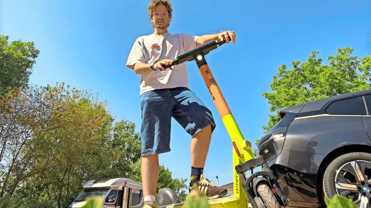 Reporter Niklas Dinauer testet die neue Flotte der E-Scooter in Donaueschingen. Wie gut kann man auf den Elektrorollern fahren?
