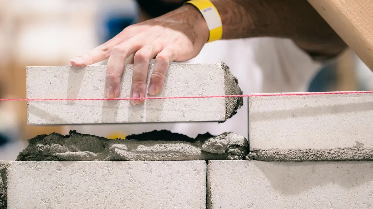 Maurer sind die Profis, die die Wohnungen im Kreis Calw bauen. Aber der Bau braucht Nachwuchs: Freie Ausbildungsplätze gibt es.