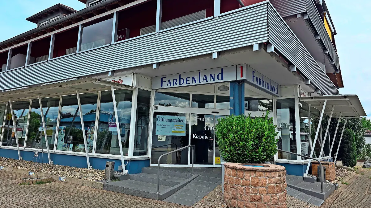 Das Licht ist aus, die Regale leer, die Türen zu: Das Farbenland Glück ist insolvent.