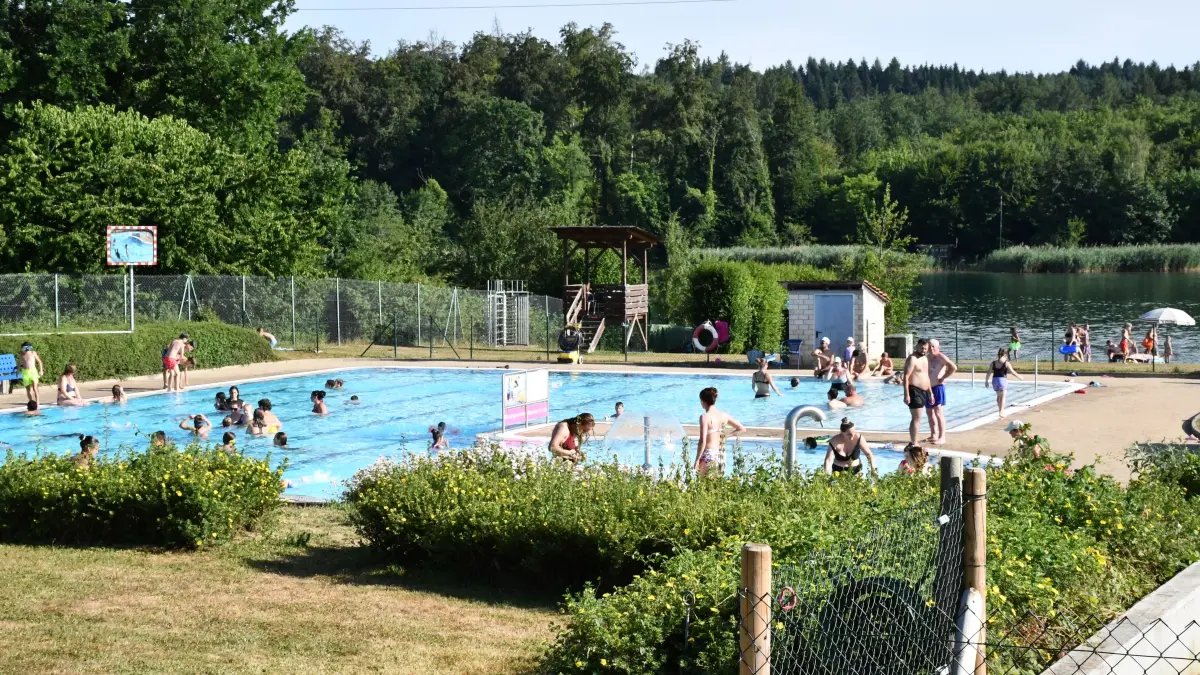 Das ruhig gelegene Rheinschwimmbad in Schwörstadt ist geschlossen. Grund dafür sind Differenzen zwischen der Gemeinde Schwörstadt und der mit dem Badbetrieb beauftragten Dienstleistungsunternehmen.