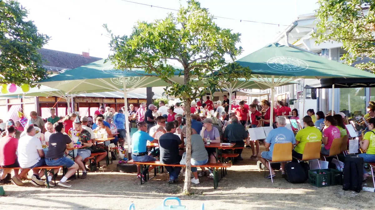 Gemütlich und immer gut besucht war der Urlaubstreff 2026 in Beffendorf, mit dem die Vereine die Dorfgemeinschaft zwie Wochen in die Sommerferien begleitete.