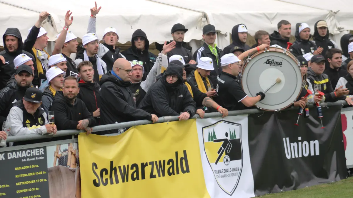Viele Derbys und lautstark anfeuernde Fans sind im Bezirk in allen Ligen das Salz in der Suppe.