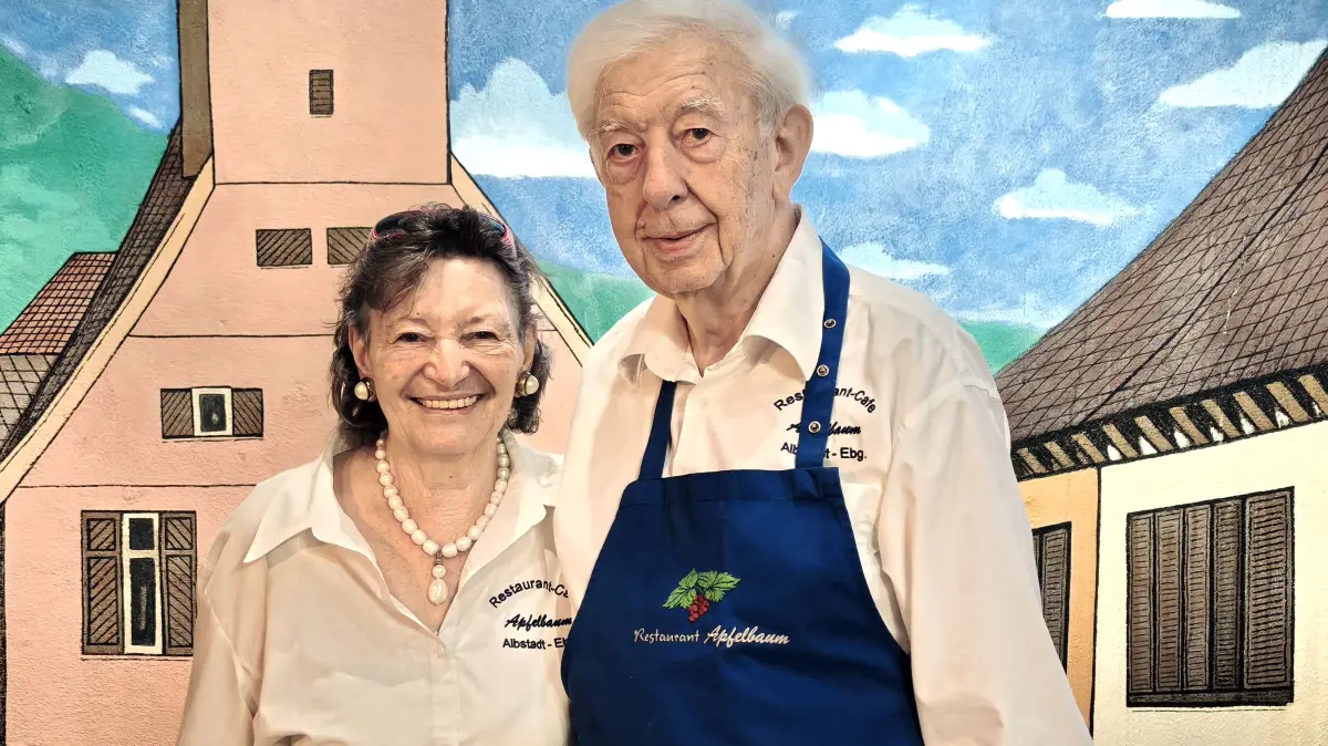 Seit 60 Jahren arbeiten die Eheleute Maria und Heinz Kasik gemeinsam im Gastgewerbe –
ihre Maultaschen begeisterten auch Winfried Kretschmann.