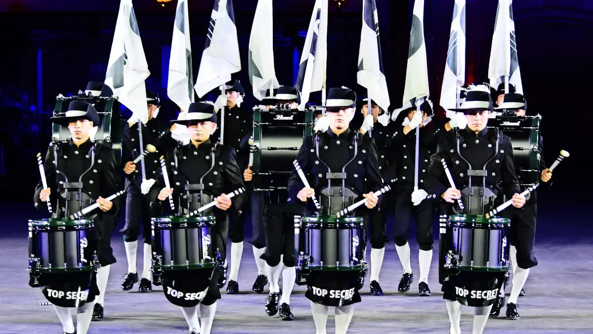 Daie Trommler vom Top Secret Drum Corps sind auf den Bühnen der Welt zuhause.