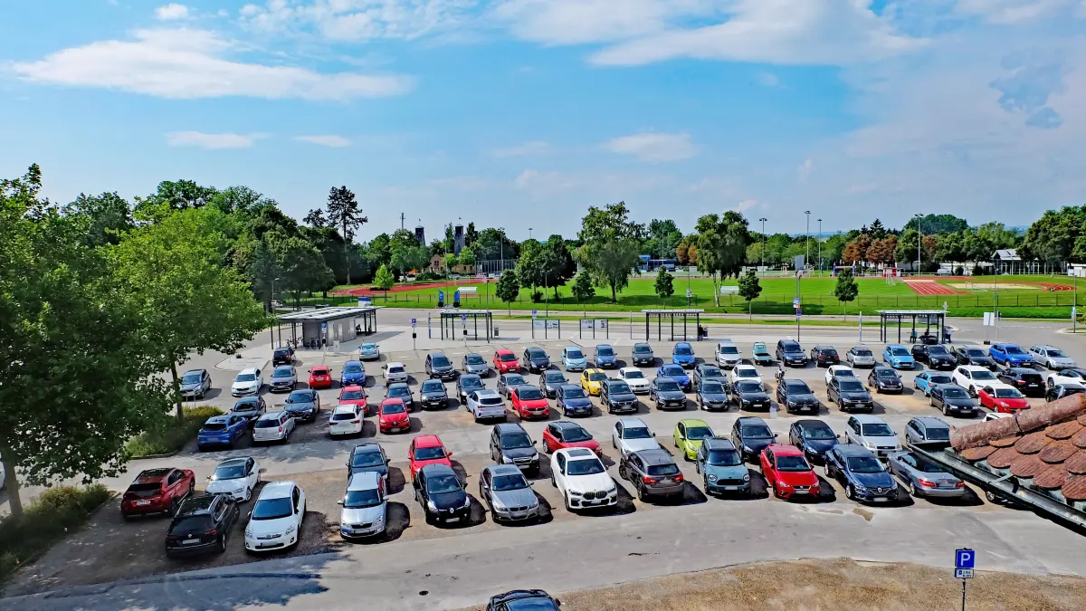 Schluss mit dem kostenlosen Abstellen der Autos. Das Parken in Bad Dürrheim wird ab Januar kostenpflichtig.