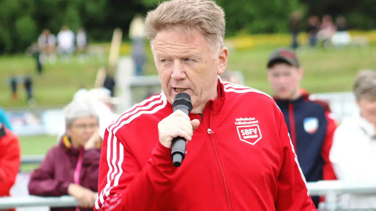 Peter Becker, der Schwarzwald-Bezirksvorsitzende, freut sich, dass es nun auch in der Bezirksliga und in den Kreisligen losgeht.
