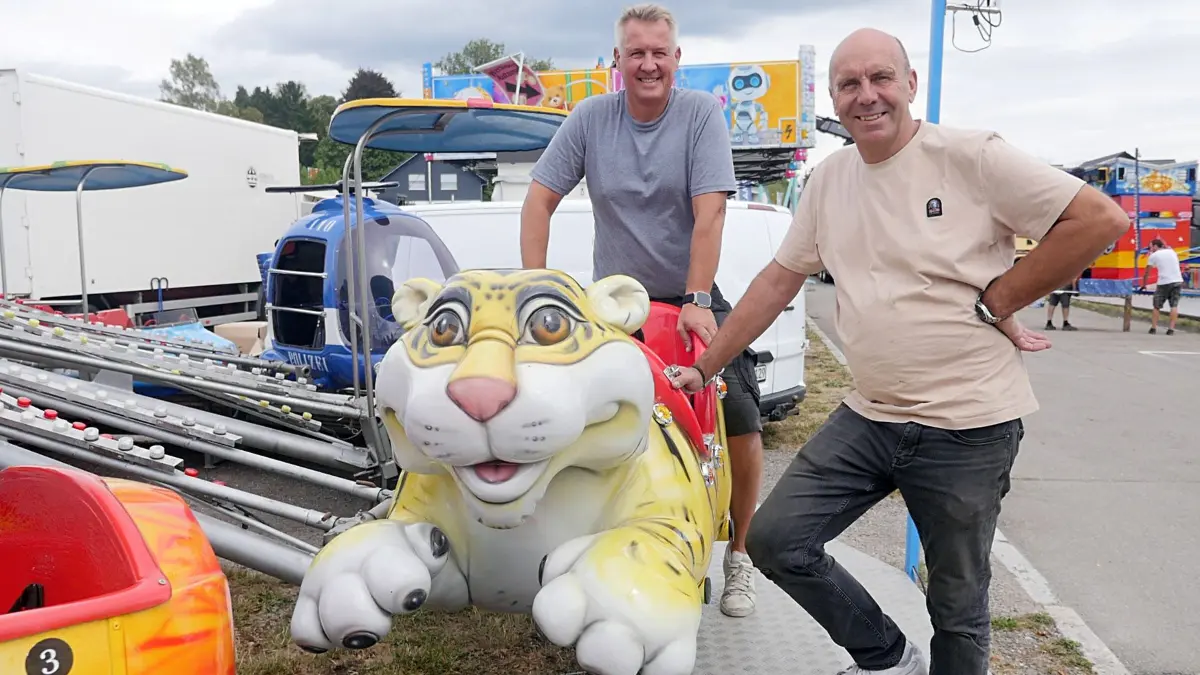 Heinz Gebauer (links) und Ralph Vogt sind für das Volksfest auf dem Messegelände in Schwenningen bere