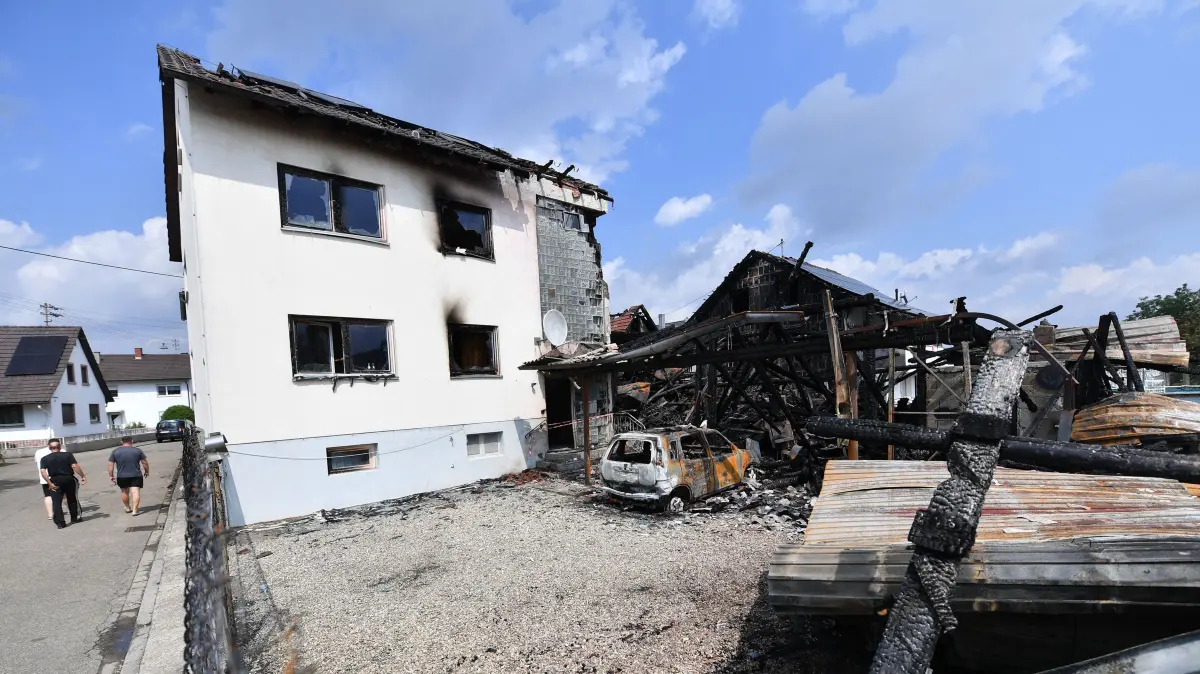 Gleiche mehrere Häuser hat der Brand in der Nacht auf Sonntag so stark beschädigt, dass sie nicht mehr bewohnbar sind. Die Anwohner suchen jetzt nach einem neuen Zuhause.