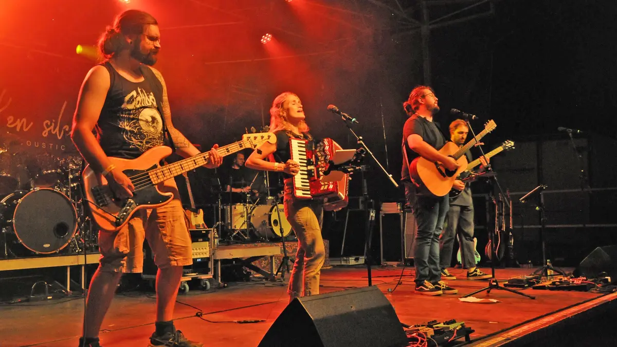 Sie brechen die Stille: Marcel, Christina, Henrik und Samuel.