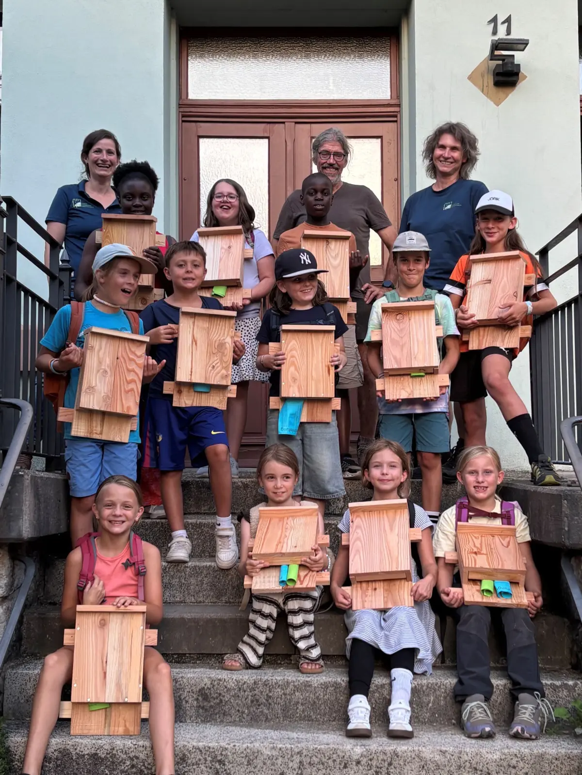 Die Kinder bauten eigene Fledermauskästen.