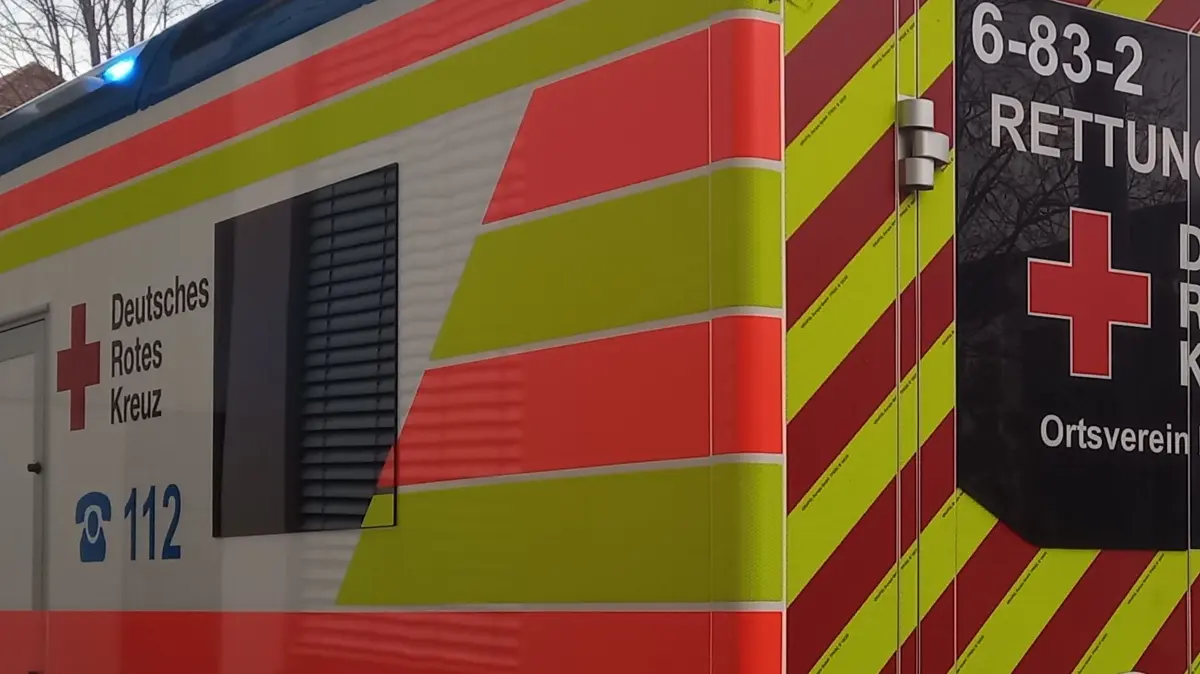 Trotz Reanimationsversuchen kamen beide Unfallfahrer ums Leben (Symbolfoto).