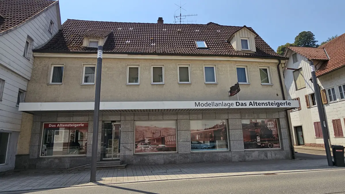 Das Altensteigerle wird die Poststraße bald verlassen.