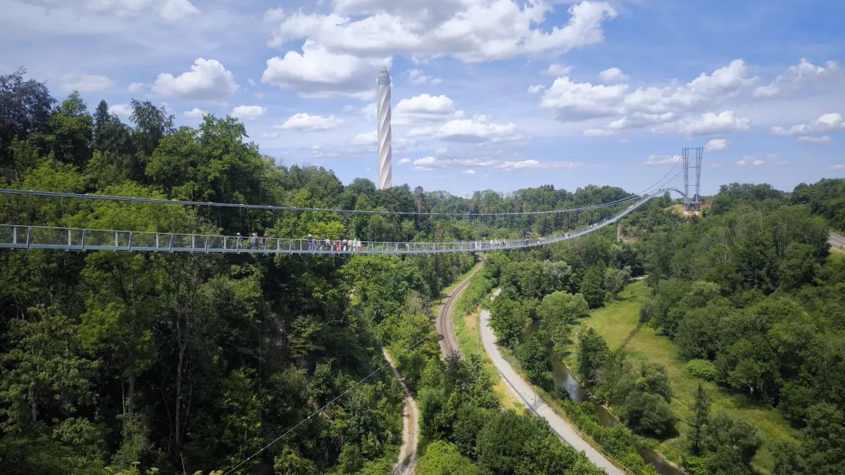 Ein besonderer Blick auf die Rottweiler Hängebrücke Neckarline: Diese besonderen Aufnahmen wurden uns von unseren Lesern zugeschickt.