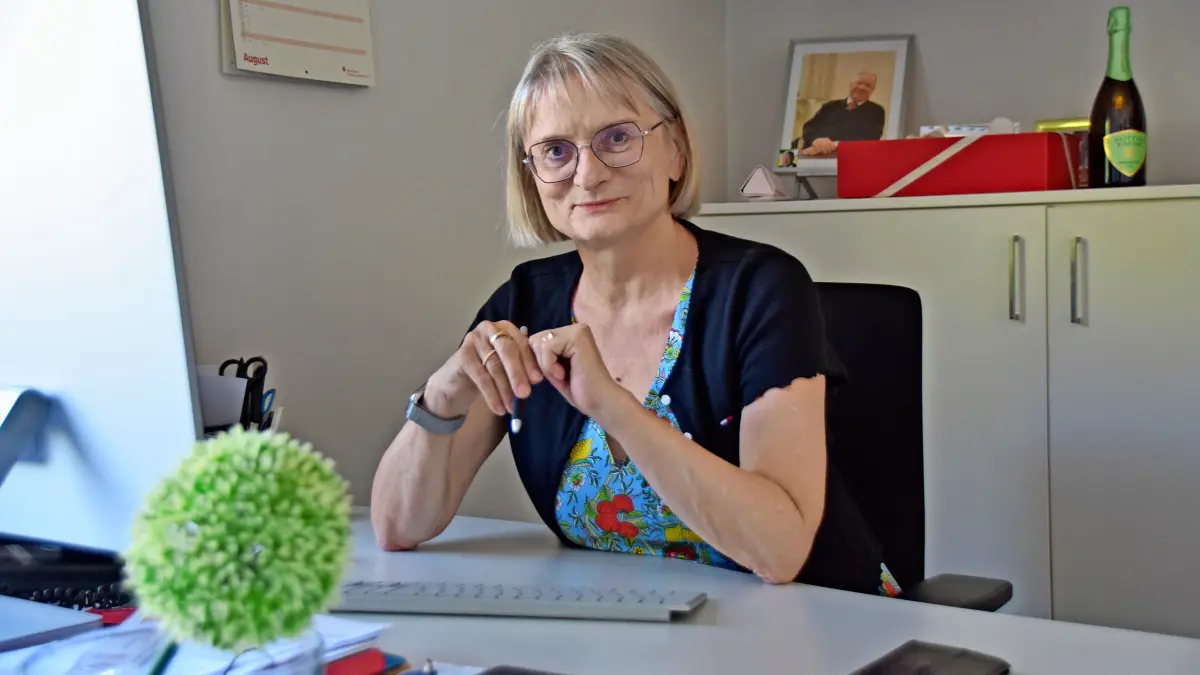 Brigitta Schrempp in ihrem Büro bei der Firma Schrempp. Ein weiteres Büro hat sie bei der IHK-Hauptstelle in Freiburg.