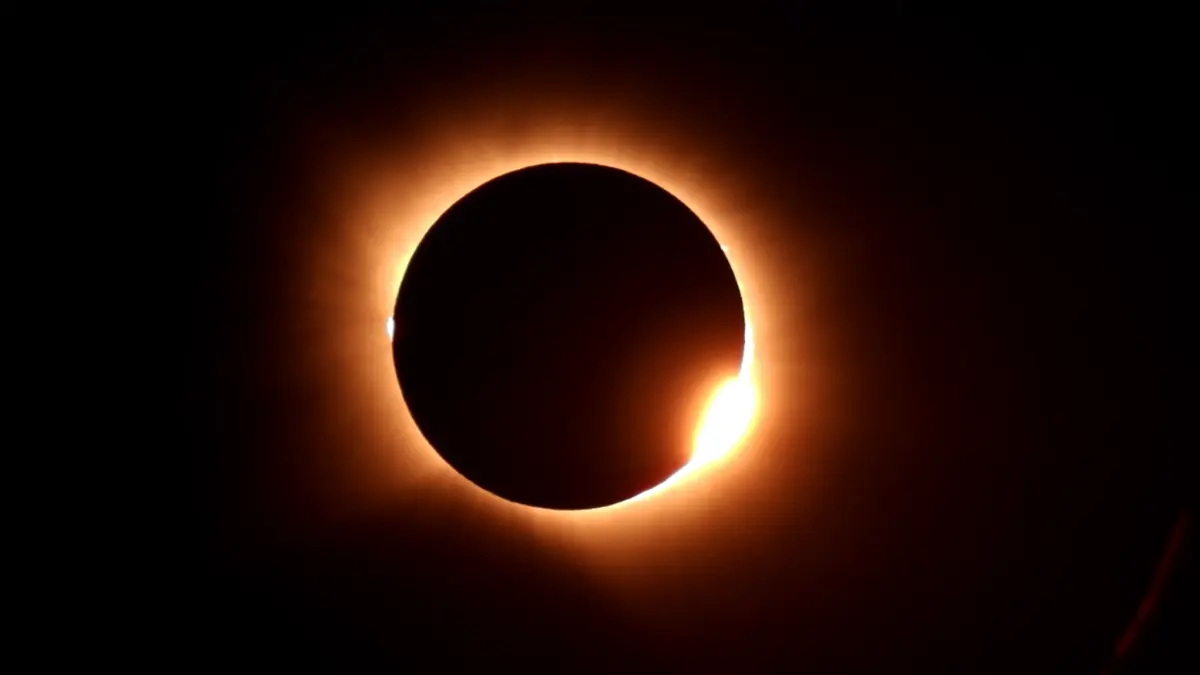 Die totale Sonnenfinsternis über Spanien – hier dem Stream von Makaro entnommen