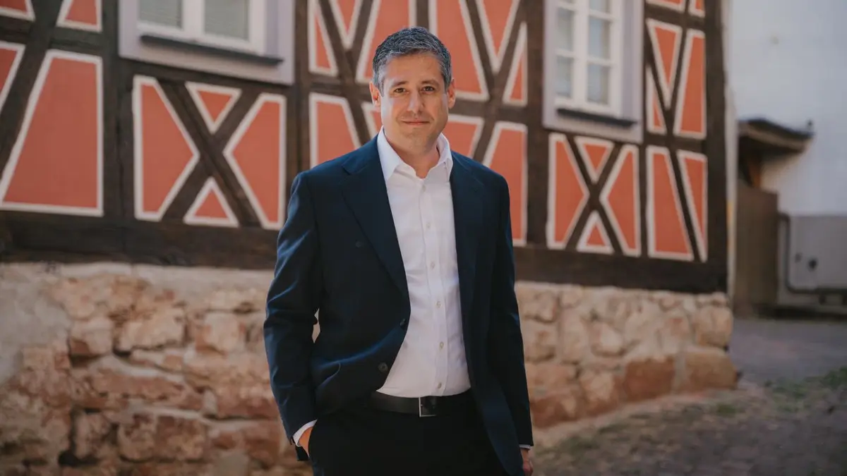 Dominik Eble möchte der nächste Bürgermeister von Ettenheim werden. Seit sechs Jahren lebt der 43-jährige Familienvater in der Stadt.