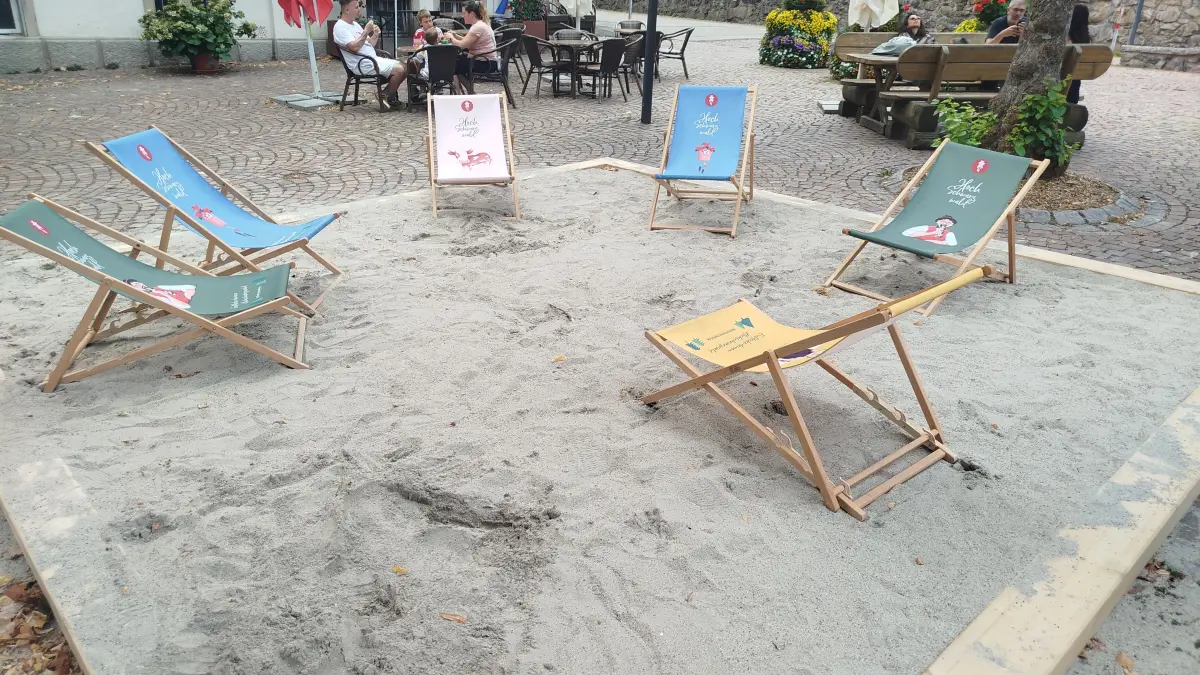 Einen kleinen Strand gibt es nun auf dem Todtnauer Marktplatz.