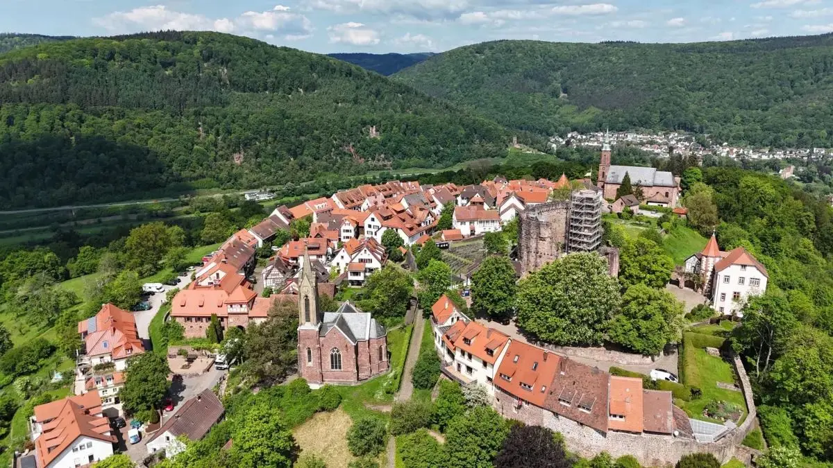 Die Burgfeste Dilsberg bei Heidelberg ist eine besondere Wehranlage. Zum einen bietet der imposante sechseckige Treppenturm einen herrlichen Blick über das Neckartal.