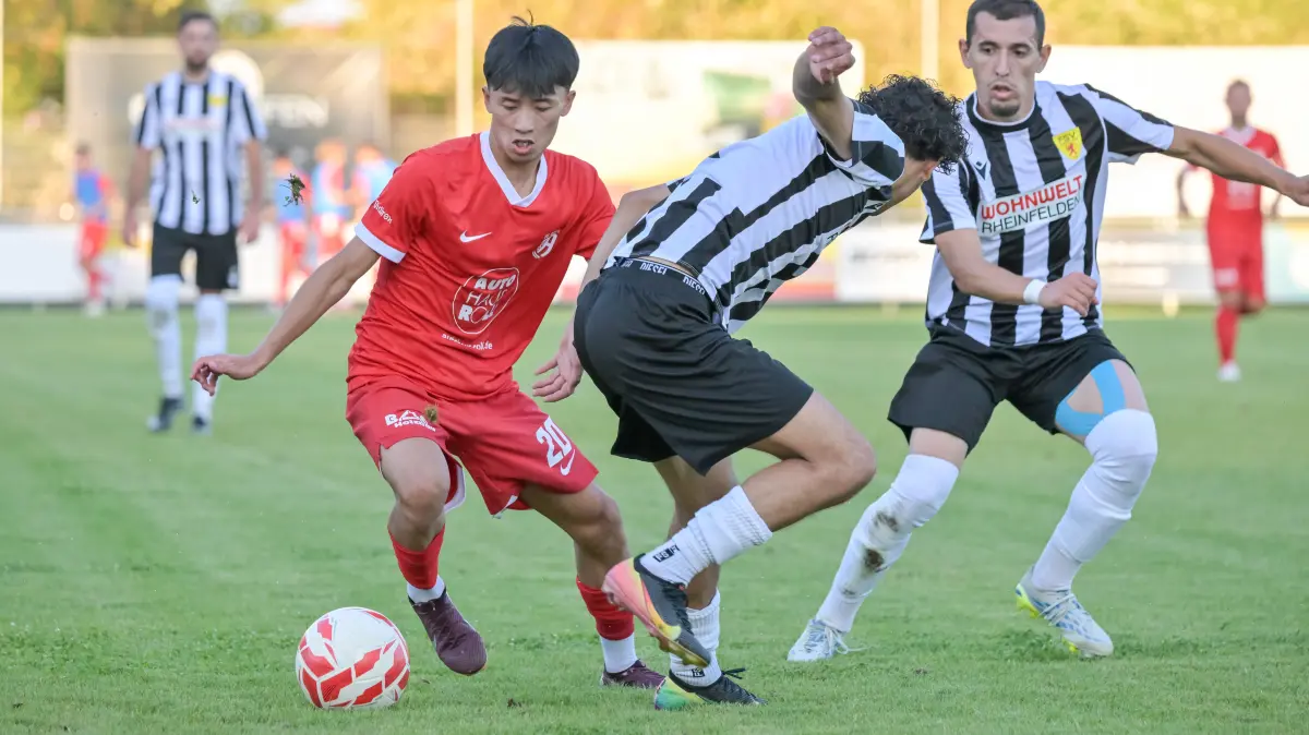 Thai Bao Nguyen (FC Auggen, #20), Arda Ekin Nergiz (FSV Rheinfelden, #11), Ajtrim Jakupi (FSV Rheinfelden, #06)