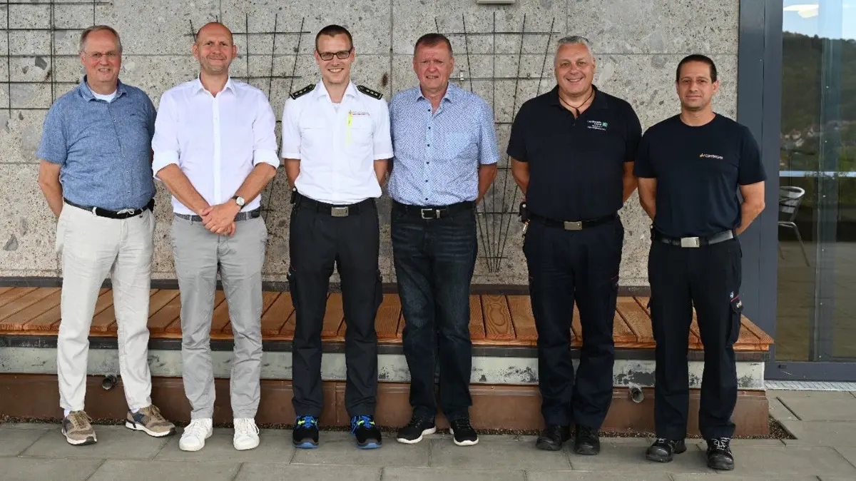 Volker Renz (stellvertretender Kreisbrandmeister), Andreas Knörle (Infrastrukturdezernent), Bernd Meyer (Kreisbrandmeister), Tido Lüdtke, André Weiss sowie Simon Großmann (stellvertretende Kreisbrandmeister) (v.l.n.r.)