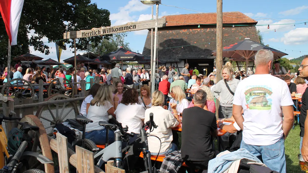 Ausgelassene Stimmung beim Biergartenfest