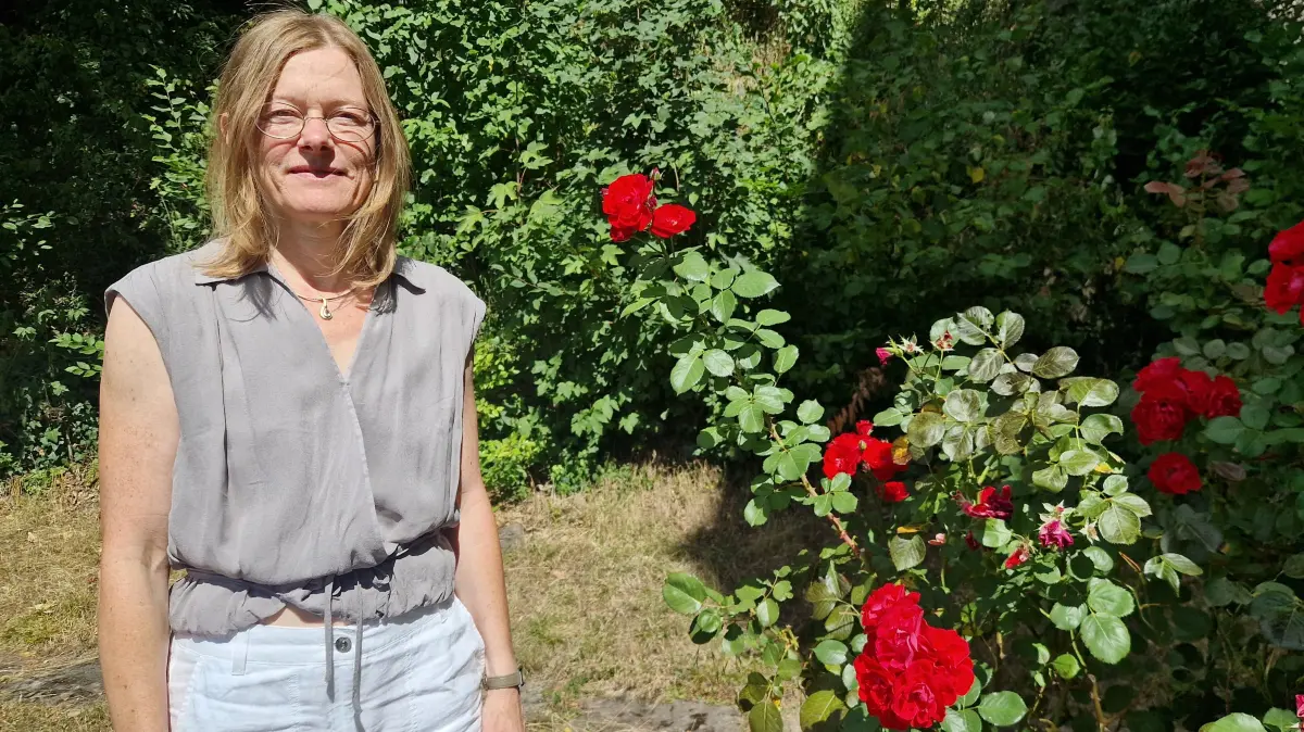Blickt trotz Wehmut mit Gelassenheit in die Zukunft: Die 57-jährige Pfarrerin Susanne Veith an der Johanneskirche in Horb.