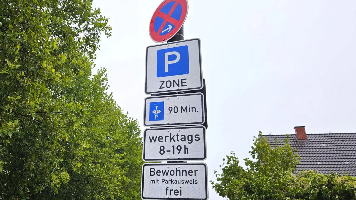 Bewohnerparkausweise, die ein Jahr lang genutzt werden können, kosten mit Inkrafttreten der Bewohnerparkgebührenverordnung dann 90 Euro.