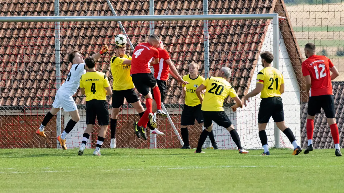 TSV Harthausen/Scher I vs SGM ZimmernII/Horgen I, Fussball, Bezirksliga, 22.08.2026: Torwart #28, Zimmern, kann klaeren
TSV Harthausen/Scher I vs SGM ZimmernII/Horgen I, Fussball, Bezirksliga, 22.08.2026
Foto: Eibner-Pressefoto/Eky Eibner