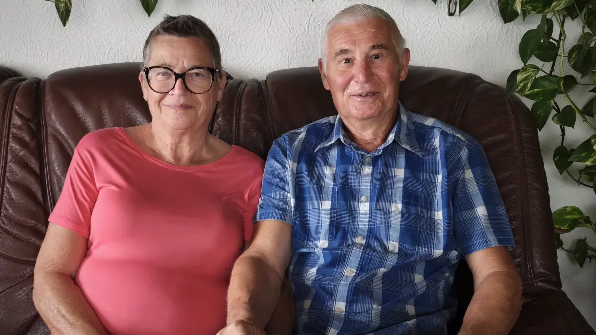 Teilen ihre Leidenschaft für das Reisen: Das Jubelpaar Richard und Edith Wykroda aus Albstadt feiert am 27. August Goldene Hochzeit.