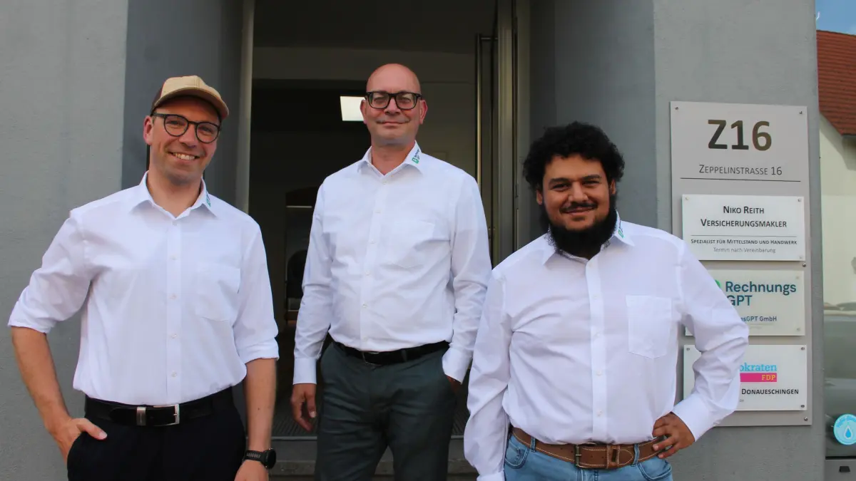 Sie stecken hinter dem Start-Up Rechnungs-GPT (von links): Jonas Hofmeier, Dirk Hetzer und Patrick Leismann.