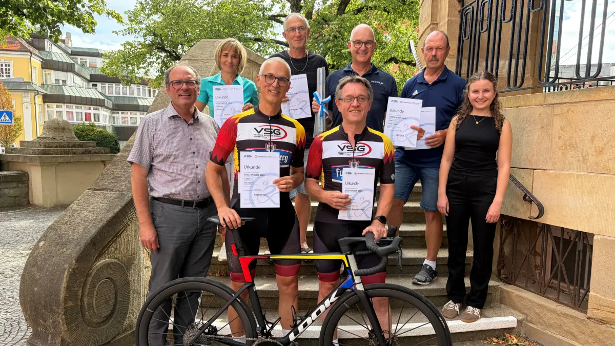 Vorne von links: Bürgermeister Severin Graf, Wolf-Erik Schmitt und Peter Kühnle (Team RSC Donaueschingen); hinten von links: Tünde Krummhaar, Armin Maier (Team Wolterdingen radelt), Benedikt Lenhart (Team IMS Gear), Walter Schöndienst (Team Dora-Pfohren) und Antonia Wursthorn
