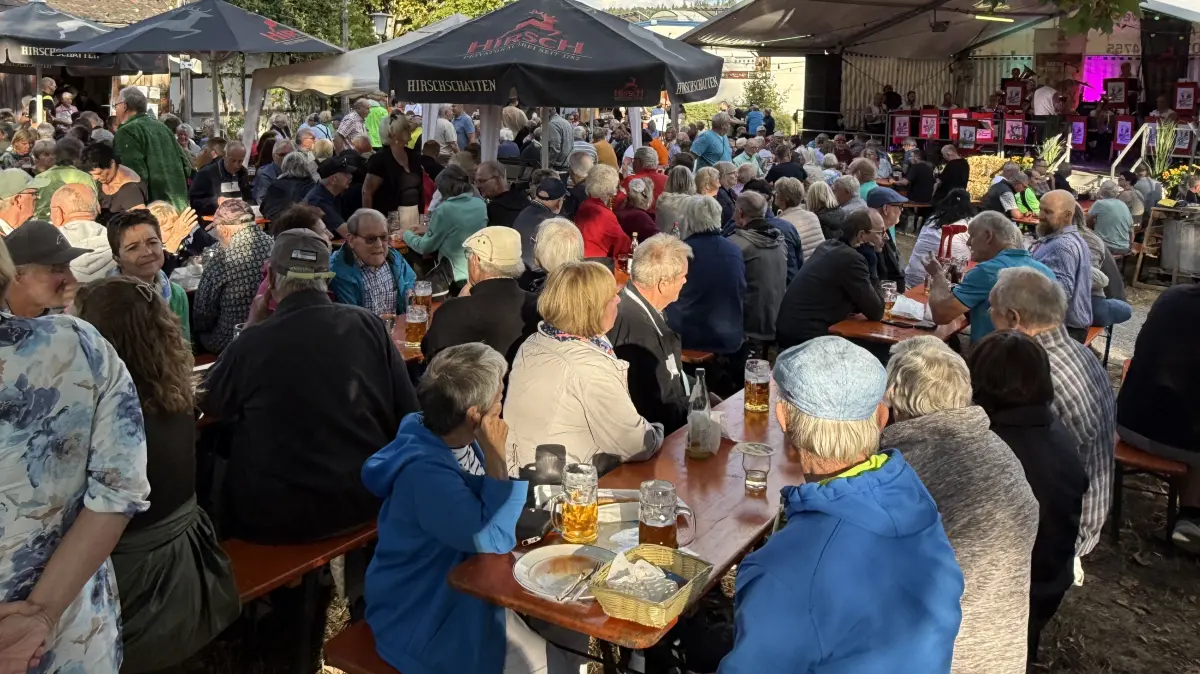 Am Samstag strömten die Biergartenfest-Besucher auf das Festgelände beim Bochinger Schafstall.