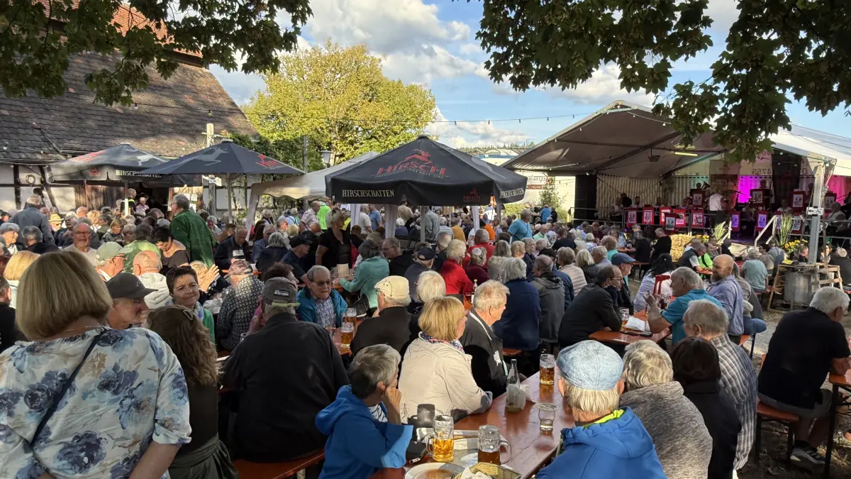 Am Samstag strömten die Biergartenfest-Besucher auf das Festgelände beim Bochinger Schafstall.