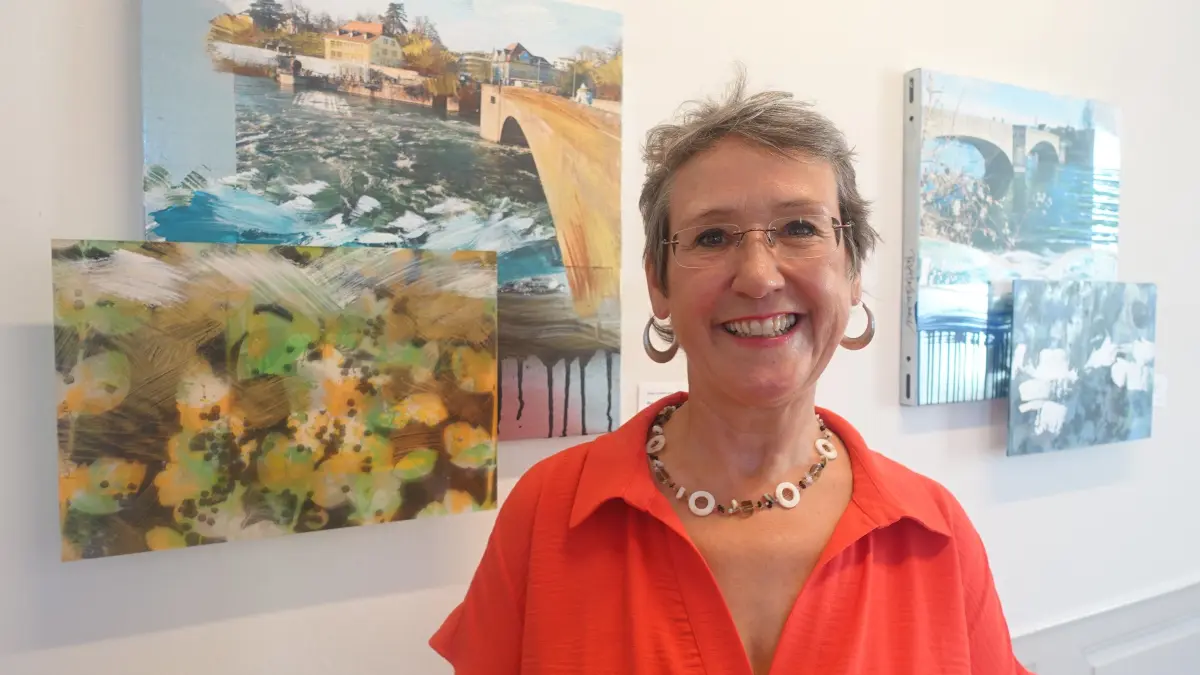Rosa Lachenmeier zeigt die Rheinfelder Rheinbrücke in verschiedenen Ansichten.