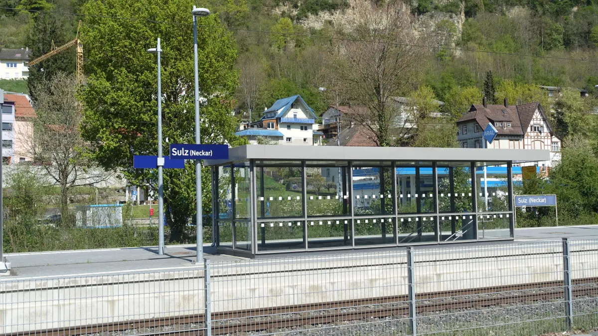 Der Bahnhof von Sulz am Neckar ist für manche das Tor zur weiten Welt. Für blinde Zugreisende gibt es aber einige Probleme.