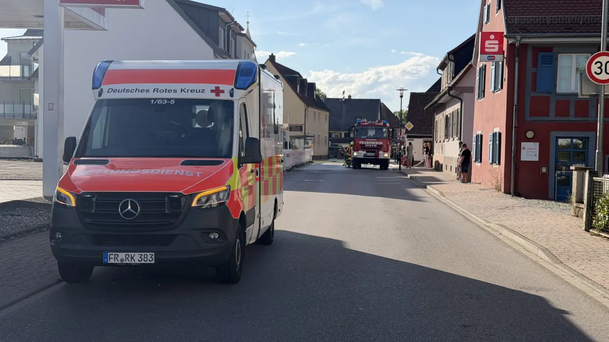 Beim Brand in Umkirch war neben der Feuerwehr auch der Rettungsdienst im Einsatz