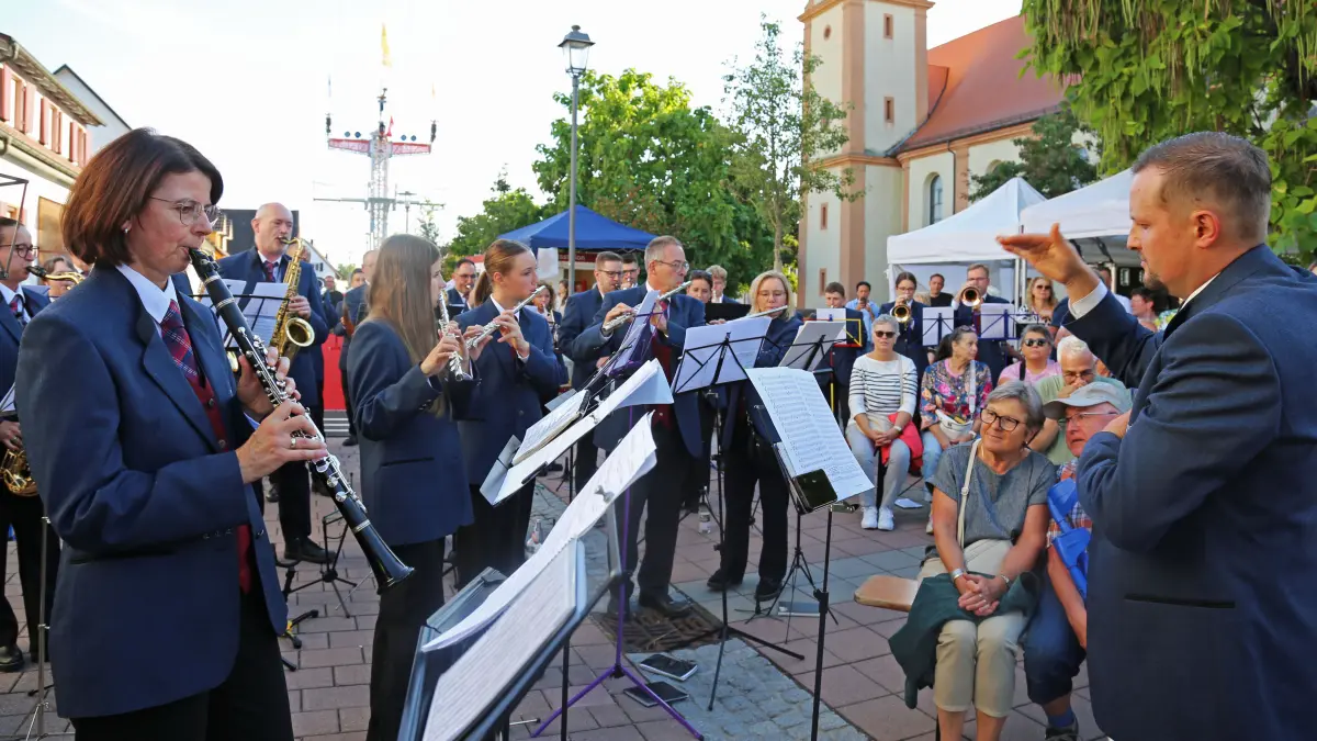 Die Musikkapelle Ringsheim präsentierte sich in neuen Uniformen.