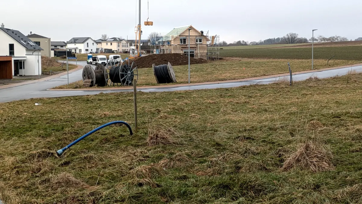 In Lackendorf (hier das neue Baugebiet Stockäcker-Bösingerweg III) bleibt die ENRW Energieversorgung Rottweil GmbH & Co. KG weiterhin für das Stromnetz zuständig.